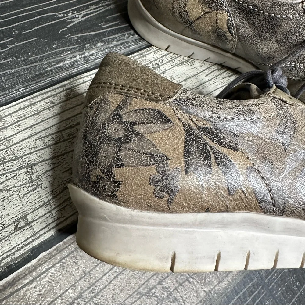Miz Mooz Pericles Fashion Sneaker Women Size 38 7 Floral Print Casual Shoe Brown